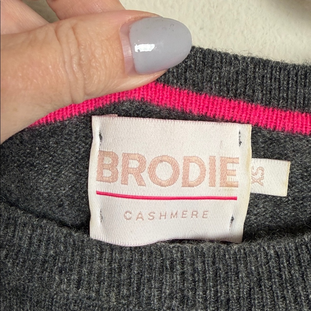 Brodie Cashmere Lips Sweater Gray and Hot Pink Size XS - Picture 3 of 9